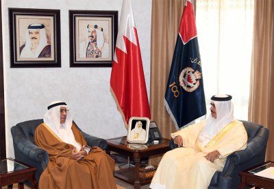 وزير الداخلية يستقبل رئيس الأوقاف الجعفرية