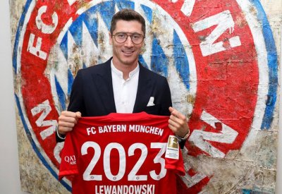 ليفاندوفسكي يمدد عقده مع بايرن حتى 2023