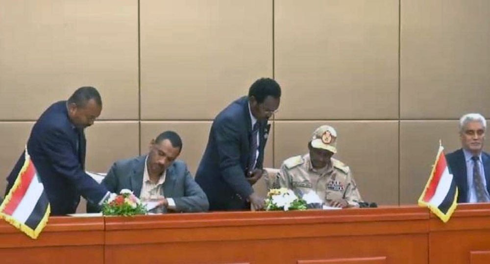 السودان.. التوقيع بالأحرف الأولى على الإعلان الدستوري