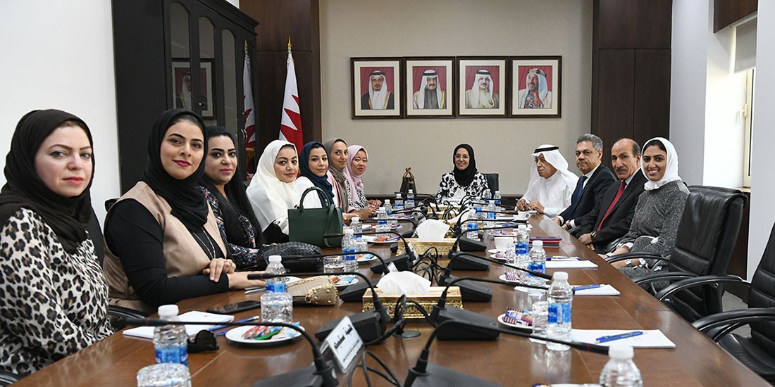"المرأة والطفل" بـ "الشورى" تبحث مع ممثلات عن "اتحاد النقابات" تعزيز التشريعات الداعمة للمرأة