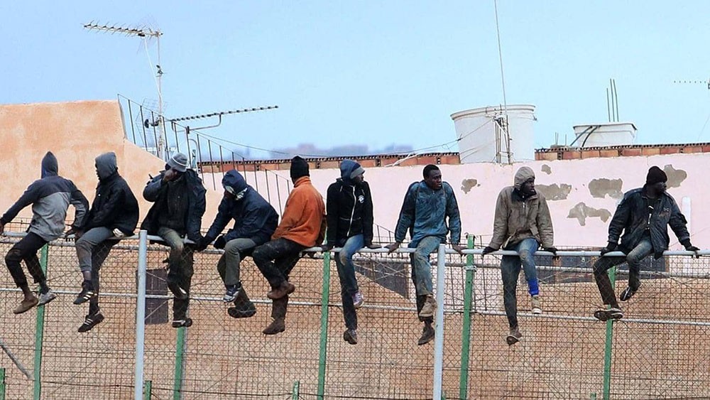 المغرب ينقذ مئات المهاجرين في مياه البحر المتوسط