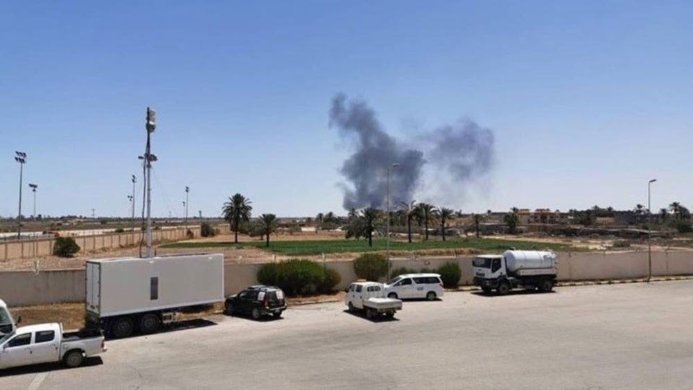 ليبيا.. الجيش يدمّر طائرة مقاتلة على مدرج مطار مصراتة