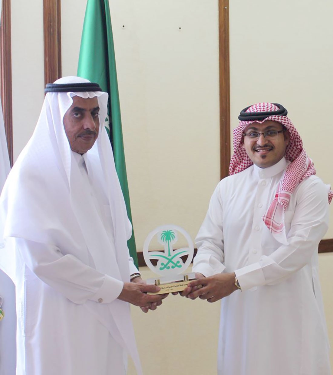 السفير السعودي يكرم الفنان عصام الدعيس