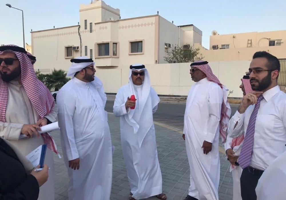 وكيل الأشغال يبحث احتياجات (عاشرة الشمالية) من طرق وصرف صحي