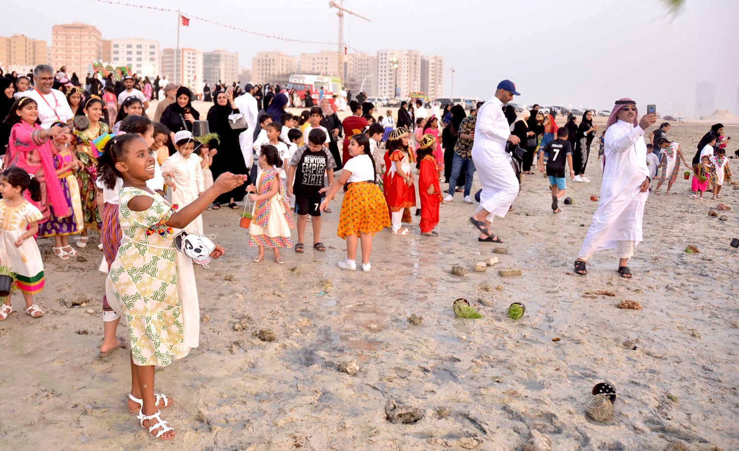 حضور جماهيري غفير لمهرجان يوم التراث "الحية بية"