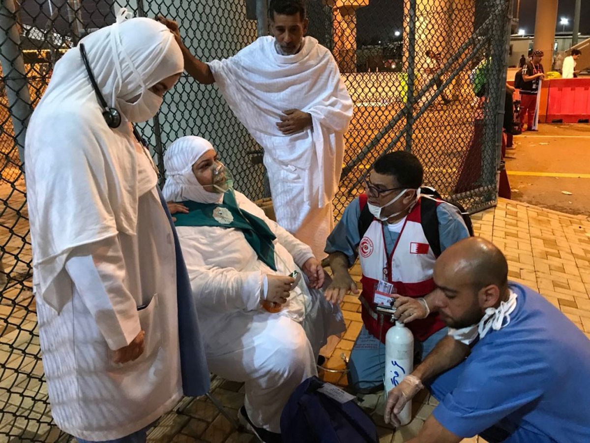 وزيرة الصحة تطمئن على وضع الطاقم الطبي وحجاج البحرين