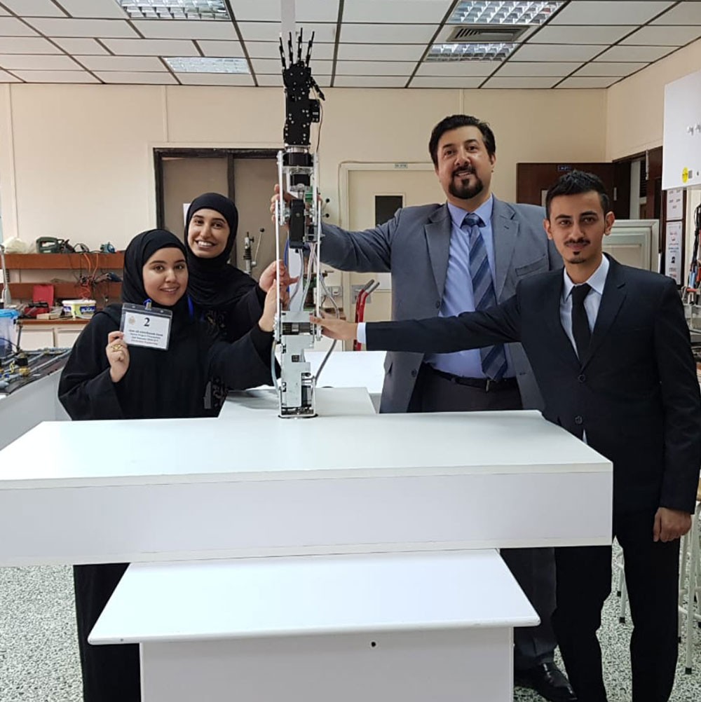 جامعيون يطورون روبوت ذكي.. يسمع ويُعدّل الصور