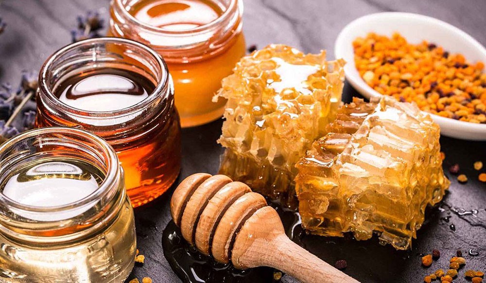 ما هي كمية العسل التي يمكن تناولها في اليوم؟