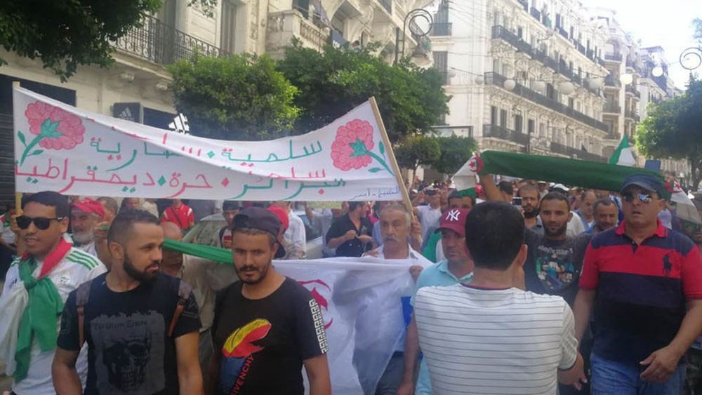 الجزائر.. مظاهرات جديدة تطالب برحيل رموز نظام بوتفليقة