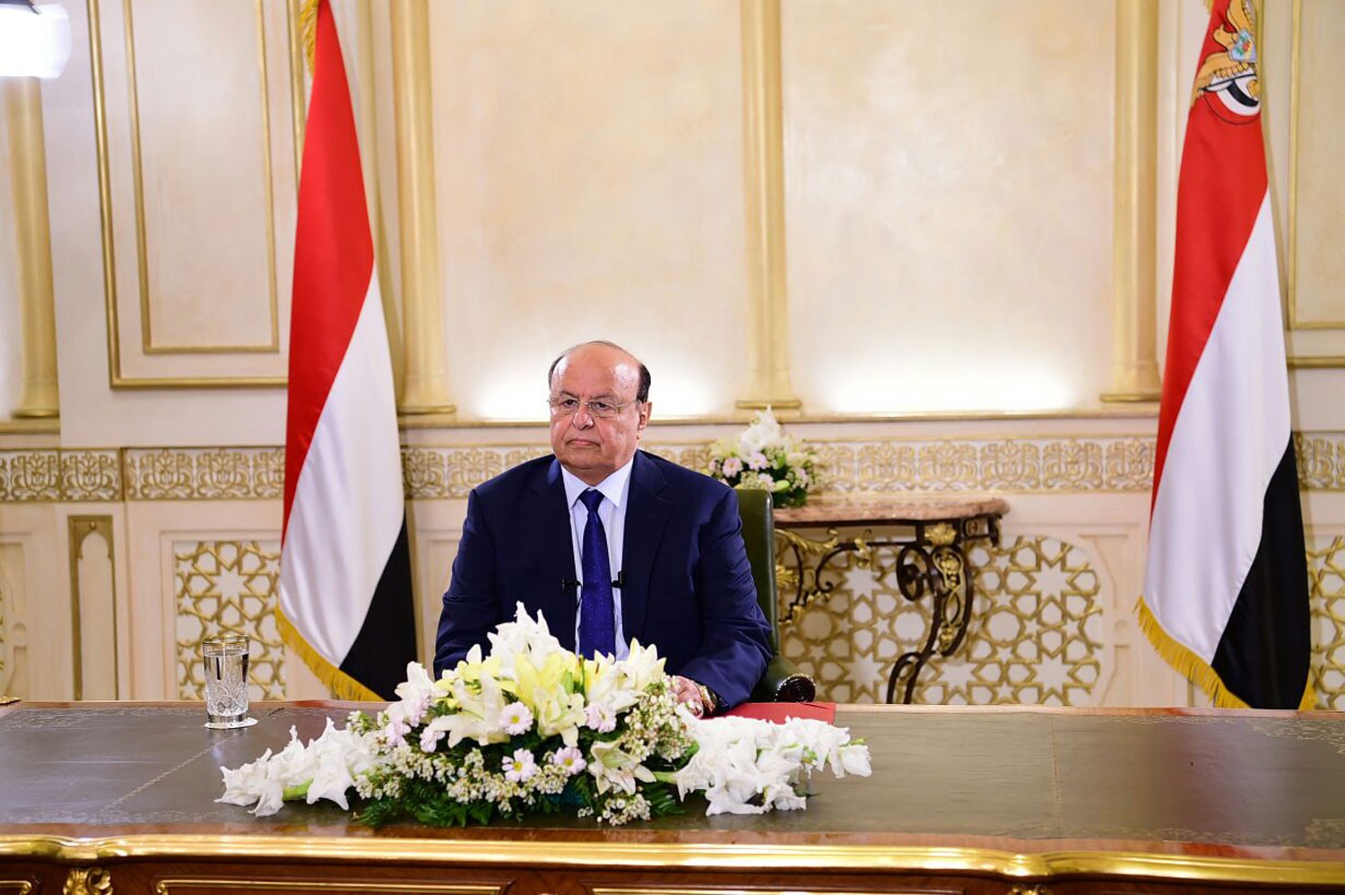 هادي يدعو لإفشال كل ما يحرف البوصلة عن مواجهة تهديد إيران