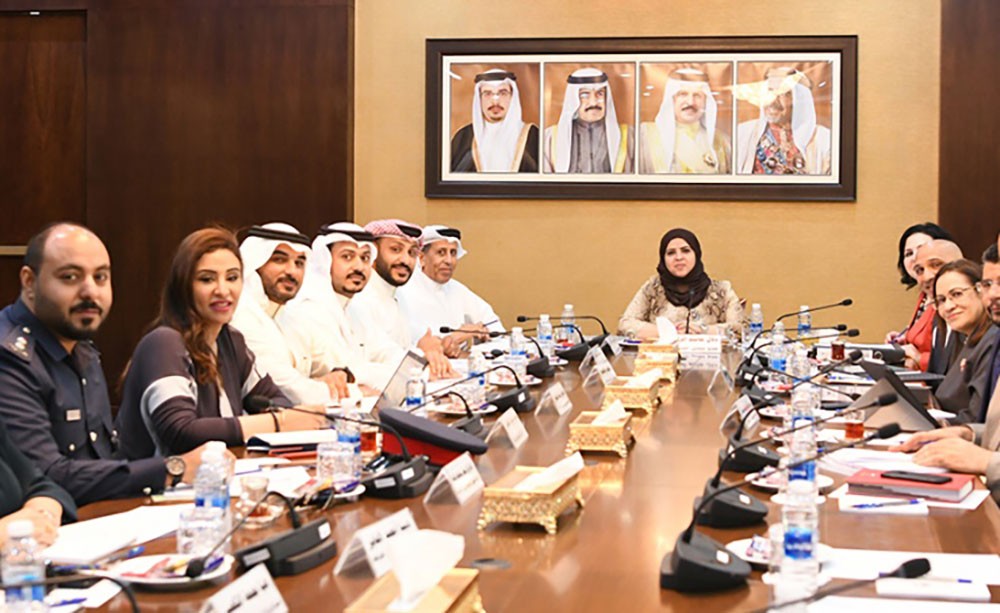 تنفيذية (التطلعات التشريعية) تبحث تعديل القوانين المتعلقة بالخدمات الإلكترونية