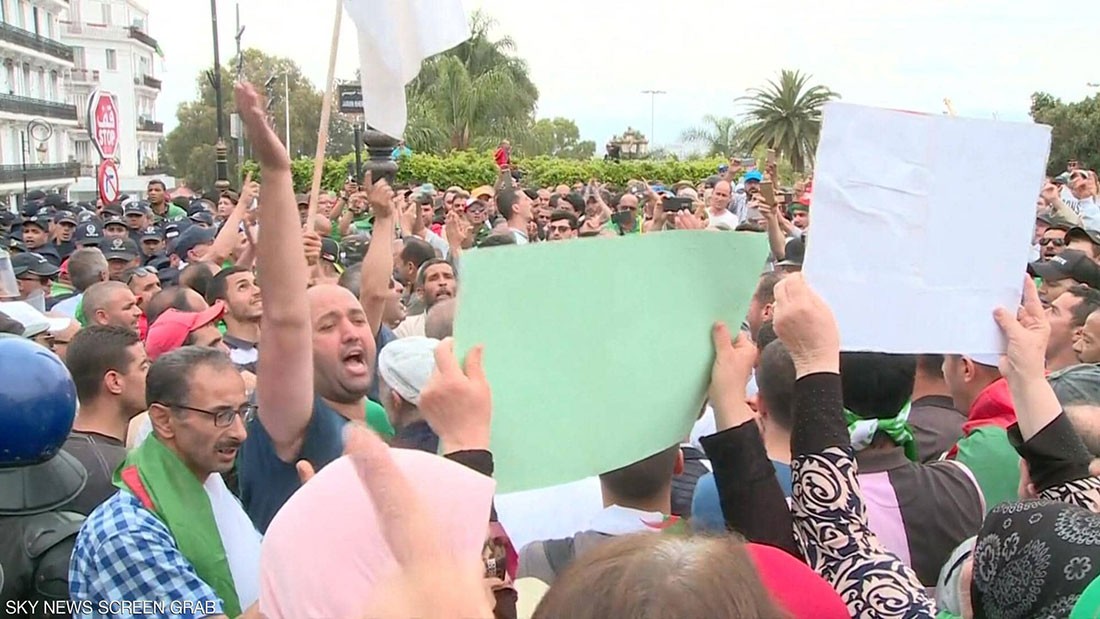  لجنة الحوار: حراك الجزائر متمسك بإجراء انتخابات رئاسية 
