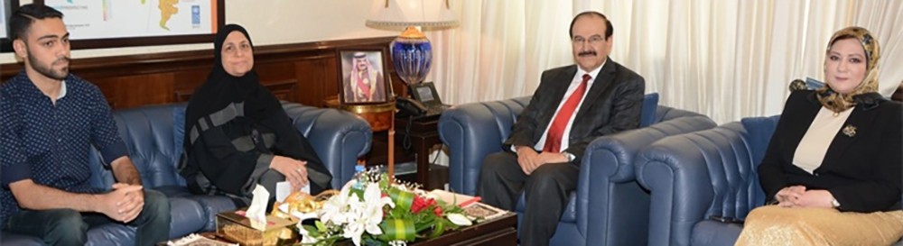وزير الكهرباء والماء يستقبل المواطنين ويستمع إلى ملاحظاتهم واقتراحاتهم