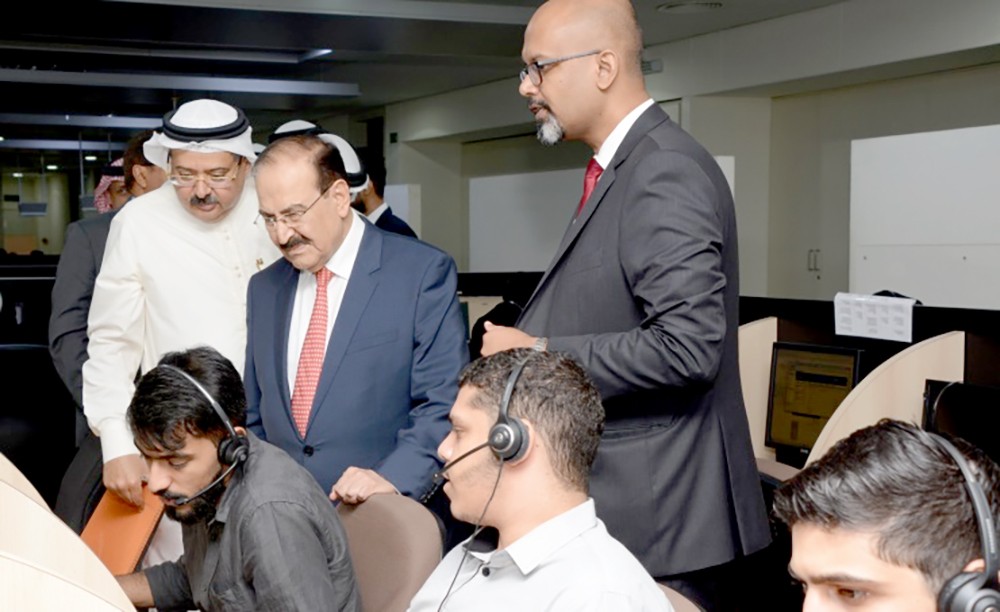 وزير الكهرباء يشيد بتطوير وتحسين جودة خدمات الكهرباء والماء