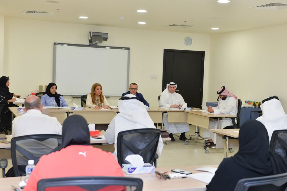 اللجنة الأولمبية تبحث المشاركة بدورة رياضة المرأة الخليجية في الكويت 