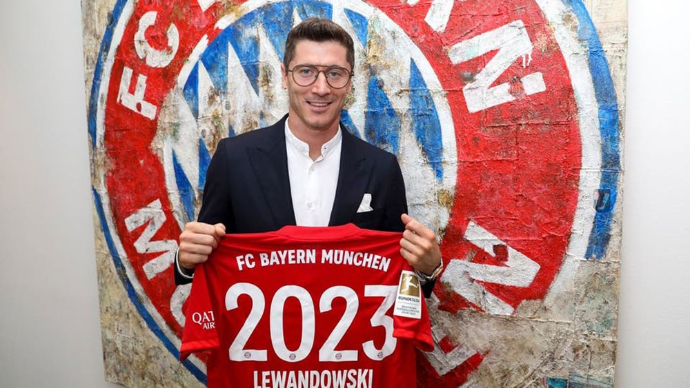 ليفاندوفسكي يمدد عقده مع بايرن حتى 2023
