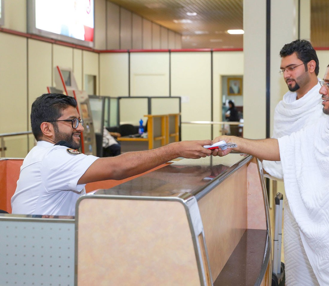 ندب محام لأجنبي دخل وآخر للبلاد مستعملين جوازين مزورين