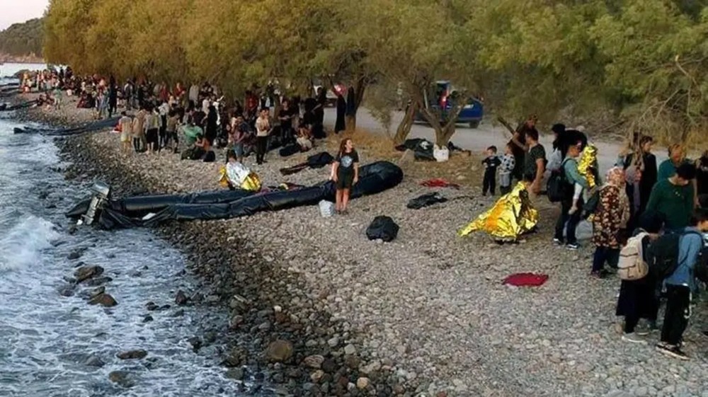 540 مهاجراً وصلوا من تركيا لليونان.. وأثينا تستدعي سفير أنقرة