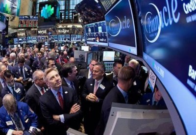أداء متباين للأسهم الأميركية على أعتاب رسوم جمركية جديدة