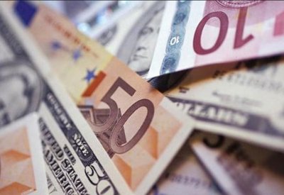 اليورو يتراجع عن مستوى 1.10 دولار إلى أدنى مستوى منذ مايو 2017