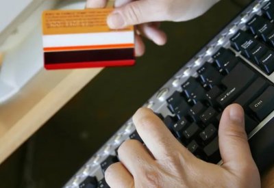 كم ينفق الفرد في الإمارات على التجارة الإلكترونية سنوياً؟