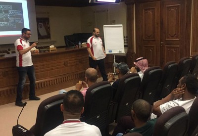 وفد اتحاد السيارات يستعرض مع الاتحاد السعودي خطة تنظيم السباق ويبدأ مهمة التدريب