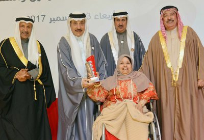وزير العمل والتنمية الاجتماعية يشيد بجهود منيرة بن هندي في النهوض بأوضاع ذوي العزيمة