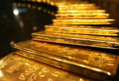 الذهب يهبط 1% بفعل تعليقات باول وتحسن شهية المستثمرين