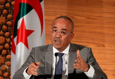 رويترز: رئيس وزراء الجزائر "سيستقيل قريباً"