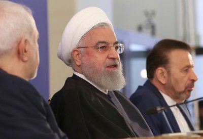 روحاني يحث أميركا على تخفيف الضغط.. ويلوح بتقليص جديد