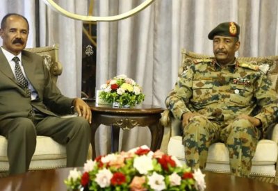 الرئيس الإريتري يصل إلى السودان بعد سنوات من القطيعة