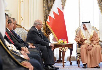 سمو رئيس الوزراء يؤكد تميز شعب البحرين بالتماسك والترابط وروح الاسرة الواحدة