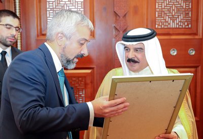 جلالة الملك المفدى يستقبل وفد مجلس الدوما بروسيا الإتحادية ويشيد بالعلاقات المتميزة بين البلدين الصديقين