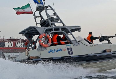 أنباء عن احتجاز إيران سفينة قرب جزيرة طنب
