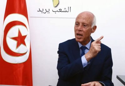 زلزال "الأستاذ".. هكذا ساهم طلبة تونس في تقدم مرشحهم