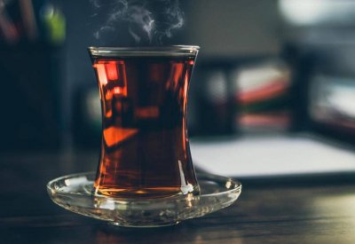 كوب الشاي.. ماذا يفعل بدماغ الإنسان؟
