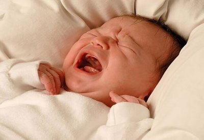 لماذا لا يذرف الرضيع دموعا ولا يضخ عرقا؟