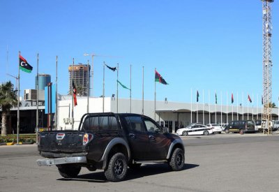 الجيش الليبي يقصف مواقع للوفاق داخل قاعدة معيتيقة
