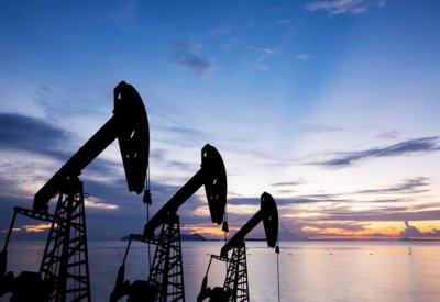 النفط يتراجع مع اعلان السعودية استعادة قدرتها الكاملة للإنتاج قريبا