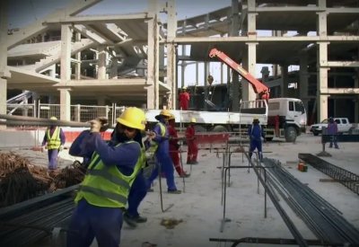 العفو الدولية: قطر لم تف بتعهداتها لتحسين ظروف العمال