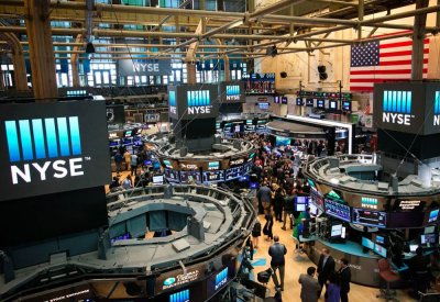 الأسهم الأمريكية تغلق على تباين