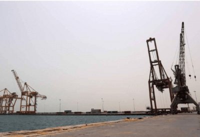  ميليشيات الحوثي تعطل دخول السفن إلى ميناء الحديدة 
