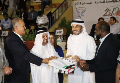 رئيس اللجنة البارالمبية يستلم علم استضافة النسخة الثالثة من دورة ألعاب غرب آسيا