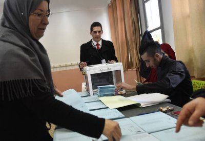 إقبال كثيف على الترشح للانتخابات الرئاسية في الجزائر