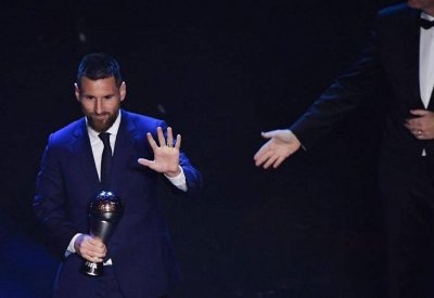  مفاجأة الفيفا.. لقب "الأفضل في العالم" يعود إلى ميسي 