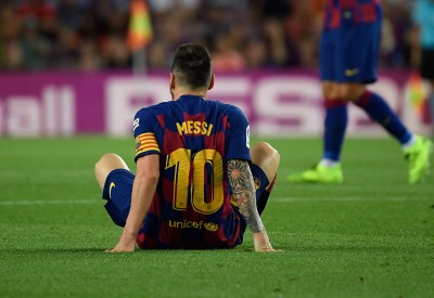  برشلونة يهزم فياريال وميسي يغادر الملعب مصابا 