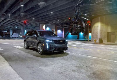 كاديلاك تطلق حملة "Crew Ready" بسيارة XT6 الجديدة