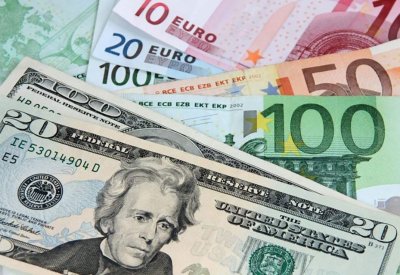  اليورو يتراجع إلى أدنى مستوياته في أكثر من عامين مقابل الدولار