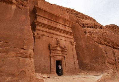 السعودية تفتح أبوابها للسياح.. قرار تاريخي وأفق اقتصادي جديد