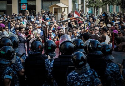 احتجاجات بيروت على تدهور الاقتصاد.. فتّش عن "حزب الله"